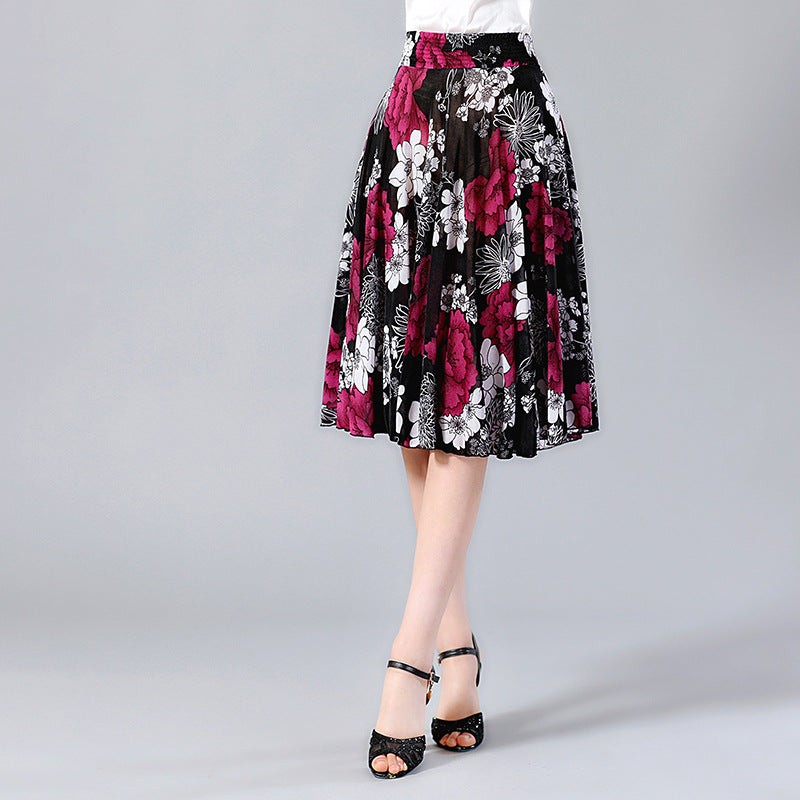 Middle-aged and elderly dancing skirts skirts