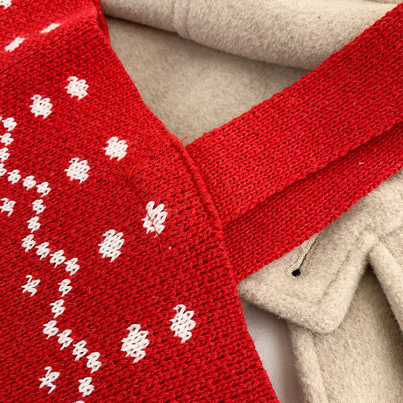 Hand-held knitted wool handbags